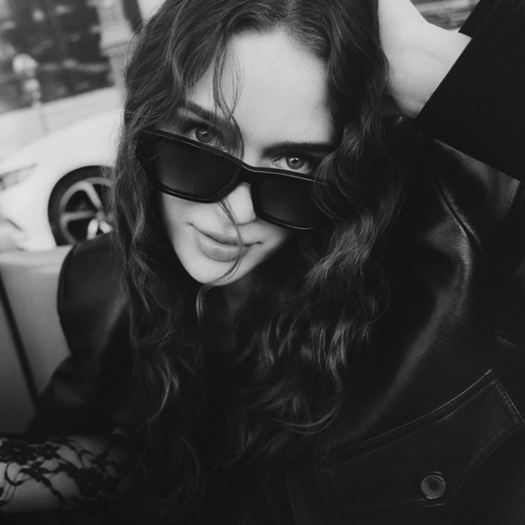 Quay Australia No Apologies Black Frame / Smoke Lens!! NEW!!!🤎😎 - Picture 3 of 9